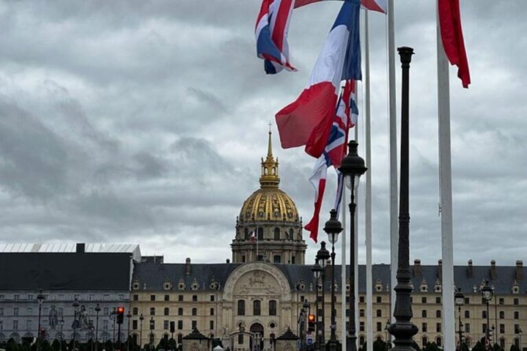 Paris: Private Tour of Main Monuments