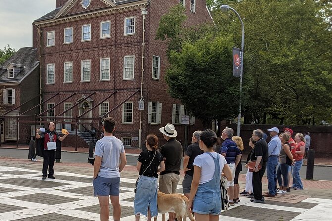 Philadelphia Old City Tour With Comedy Magician Guide