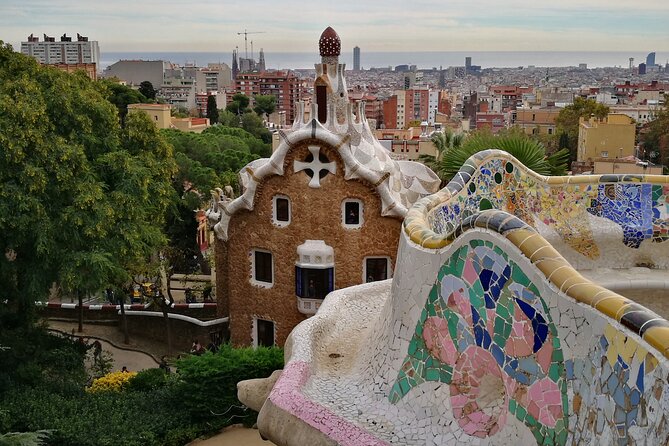 Sagrada Familia & Guell Park Small Group Tour With Drink & Tapa - Tour Highlights