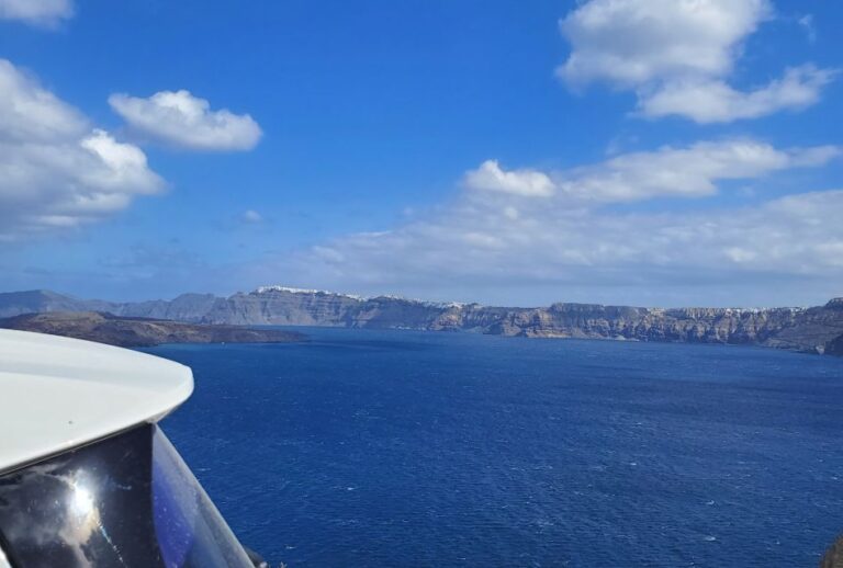 Santorini: Private Transfer From Airport/Port