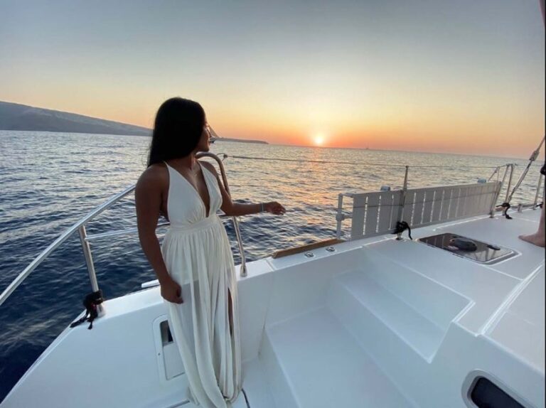 Santorini: Sunset Cruise With Greek Dinner and Transfer