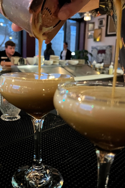 Seattle: Craft Cocktail and Gourmet Food Walking Tour - Activity Itinerary