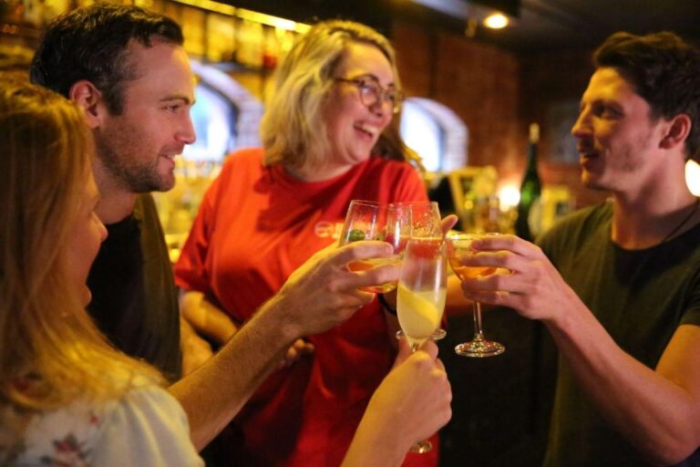 Seattle: Walking Tour With Craft Cocktails & Spirits Tasting