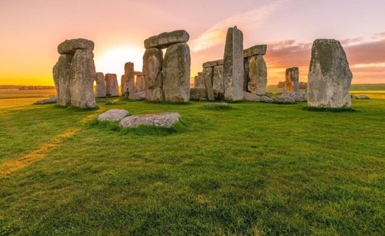 Secrets of Stonehenge: Private Half-Day Tour From Bath