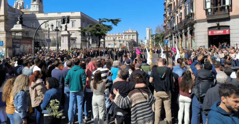 Surfing Madrid: From the Palace to the Tavern Private Tour