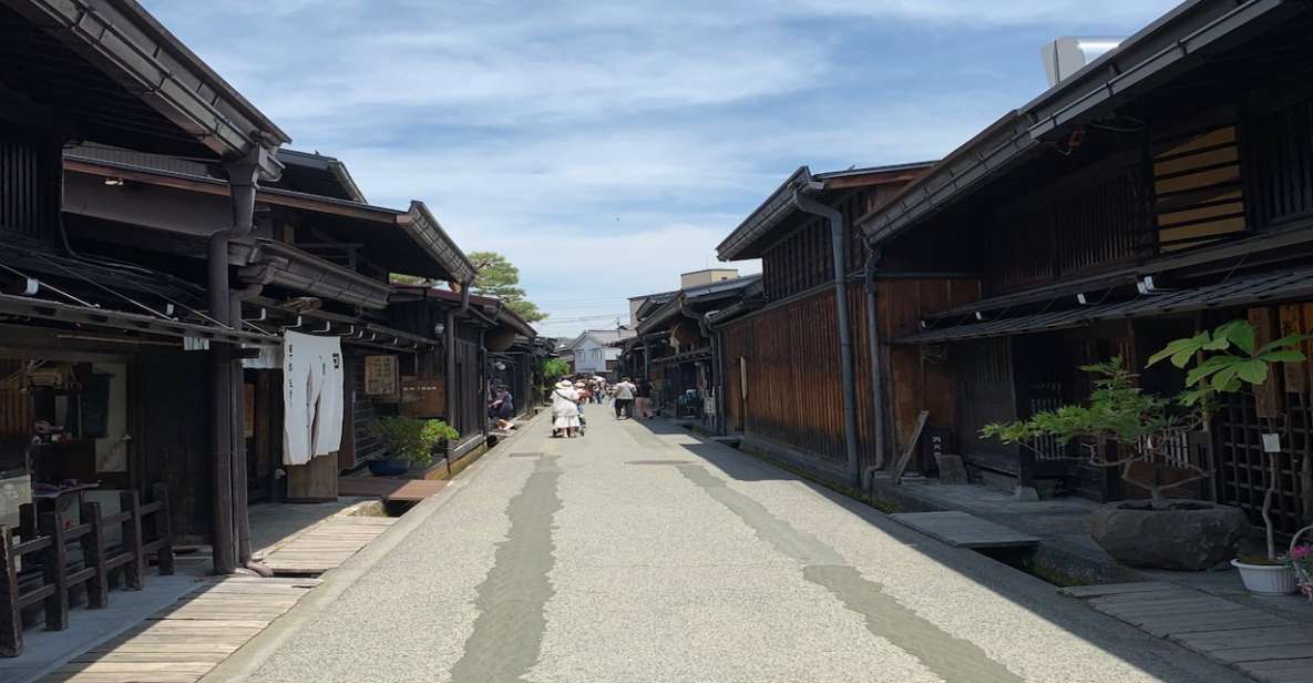 Takayama: Old Town Guided Walking Tour 45min. - Tour Duration and Cancellation Policy