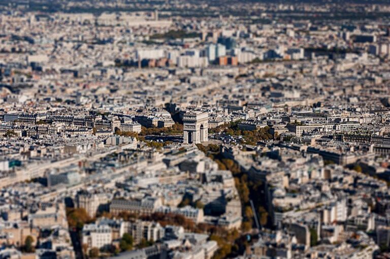 The Arc De Triomphe and the Champs-Élysées Discovery Tour