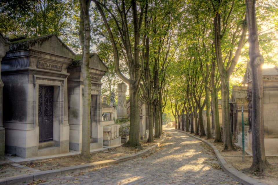 The Père Lachaise Cemetery: Guided 2-Hour Small-Group Tour - Explore Père Lachaise Cemetery