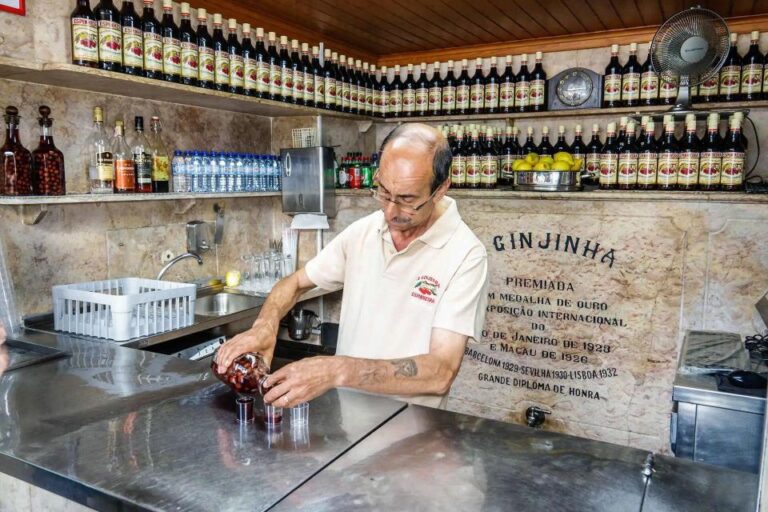 Tuk Tuk Half Day Tour in Lisbon With Food and Drinks