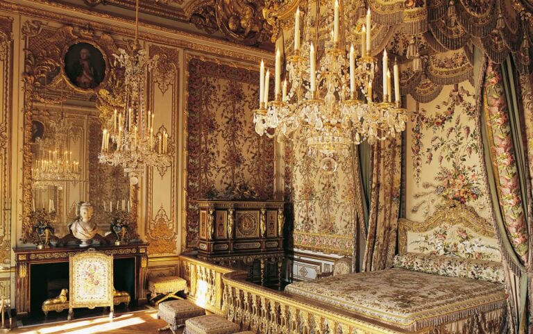 Versailles: Guided Versailles Palace Tour and Gardens Option