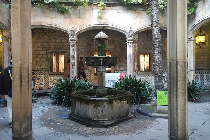 Walking Tour of the Gothic Quarter of Barcelona With Pintxos Tasting - Tour Overview