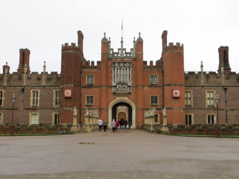 Windsor Castle Hampton Court Palace Private Tour With Pass