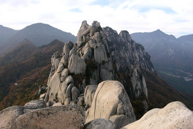 2-days: Mt Seorak, East Sea(Naksansa) & Nami or Ulsanbawi Hiking - Exploring Mt. Seorak National Park