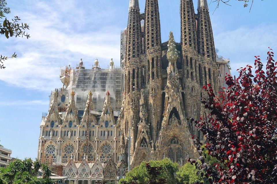 Barcelona & Park Güell: Private Half-Day Tour With Pickup - Cancellation Policy