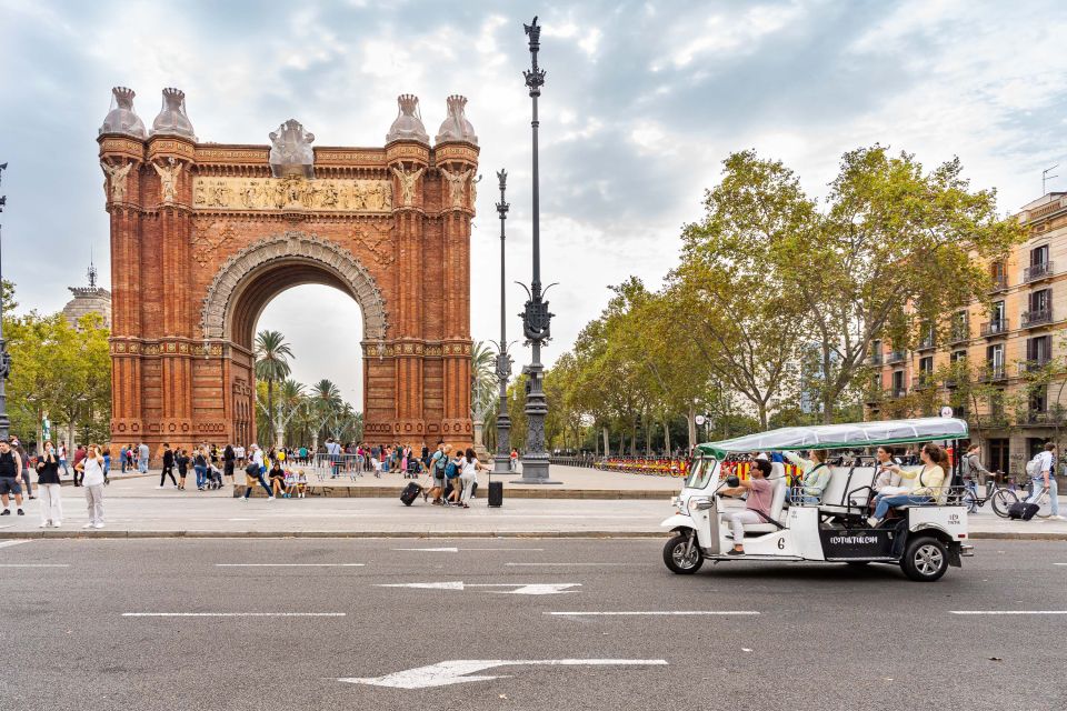 Barcelona: Private City Tour by Eco Tuk Tuk - Tour Highlights