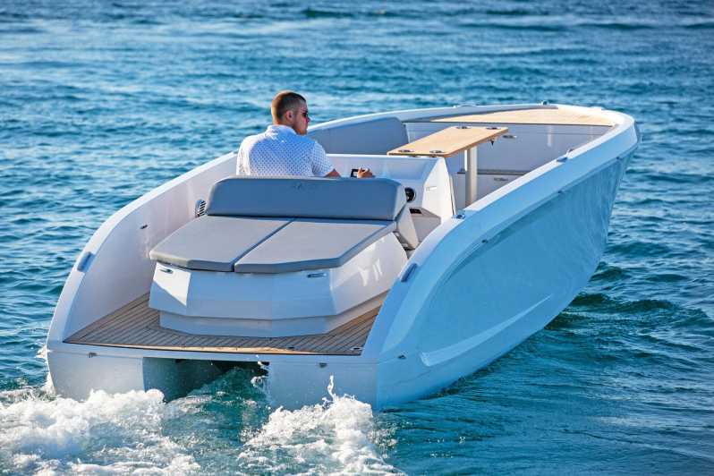 Boat Rental in Santa Maria Di Leuca · Mana 23 () - Boat Specifications