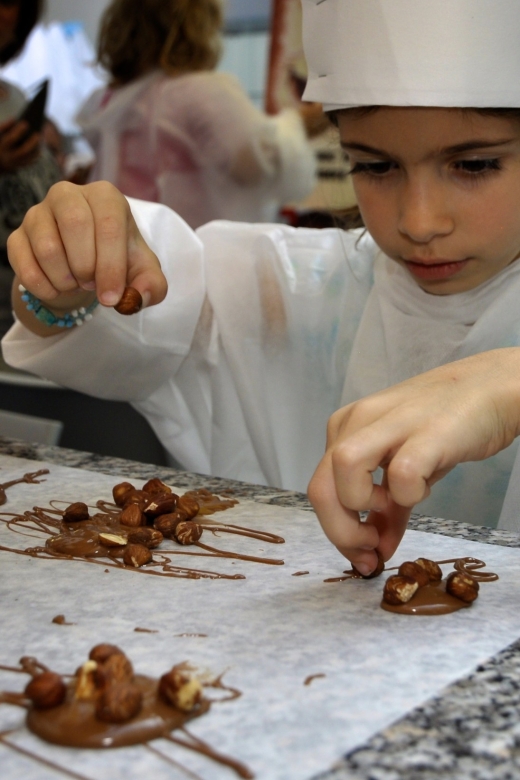 Bruges: Chocolate Making Workshop and Chocolate Museum Entry - Experience Highlights