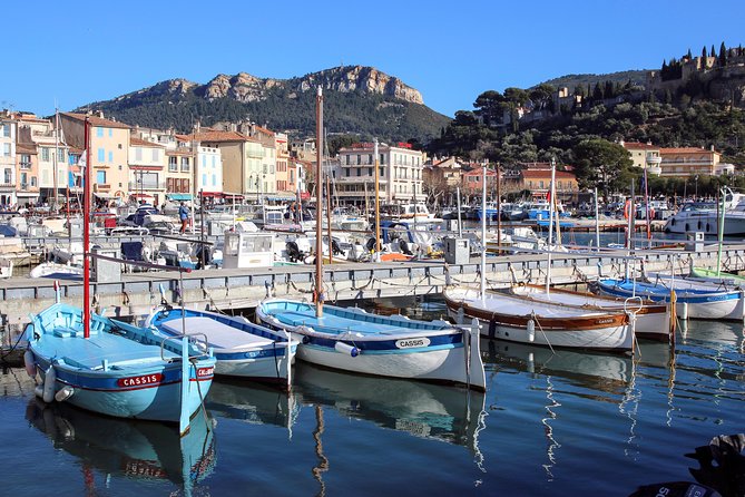 Cassis Ancient Fishing Port, Calanques & Spectacular Cap Canaille Private Tour - Independent Exploration in Cassis