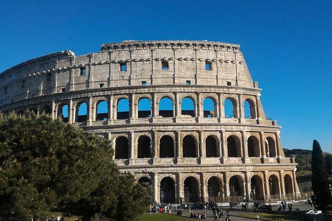 Colosseum Restricted Areas and Dungeons Undergrounds Small Group Tour - Language Options and Access