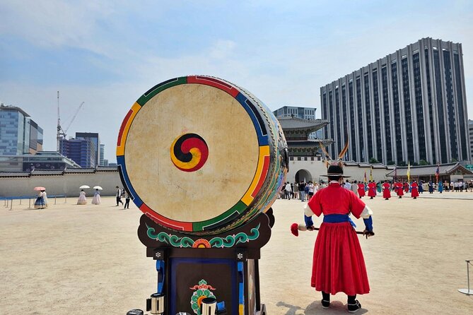 Essential Seoul Tour in the Magnificent Palace With a Hanbok - Meeting and Pickup Details