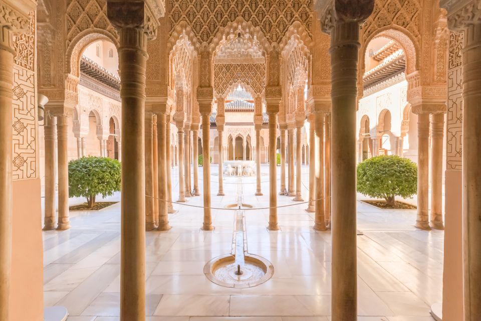 Granada: Alhambra, Generalife & Albaicin Private Tour - Itinerary