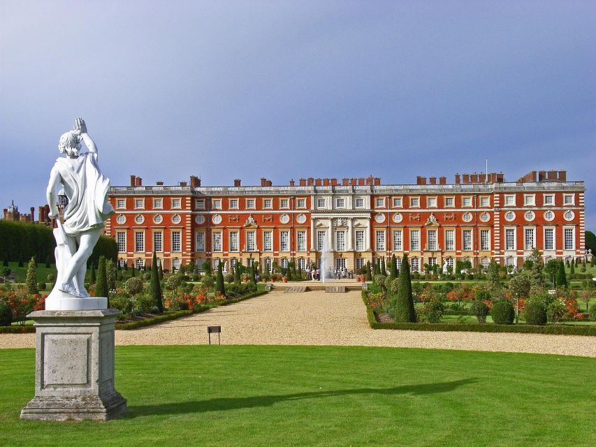 Hampton Court Palace Private Tour With Fast Track Entry - Key Features and Pickup Details