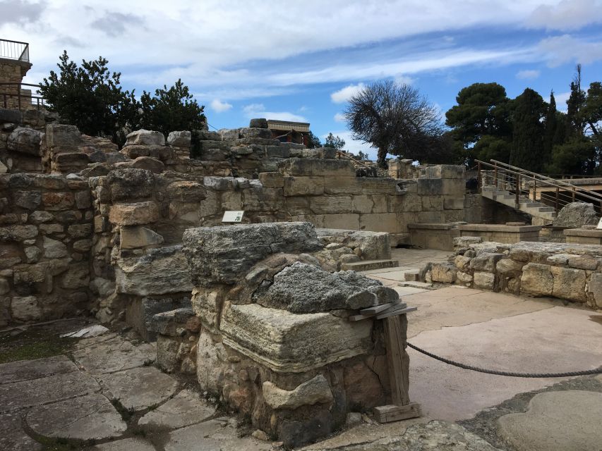 Knossos Palace Skip-The-Line Guided Tour With Max. 8 People - Activity Description