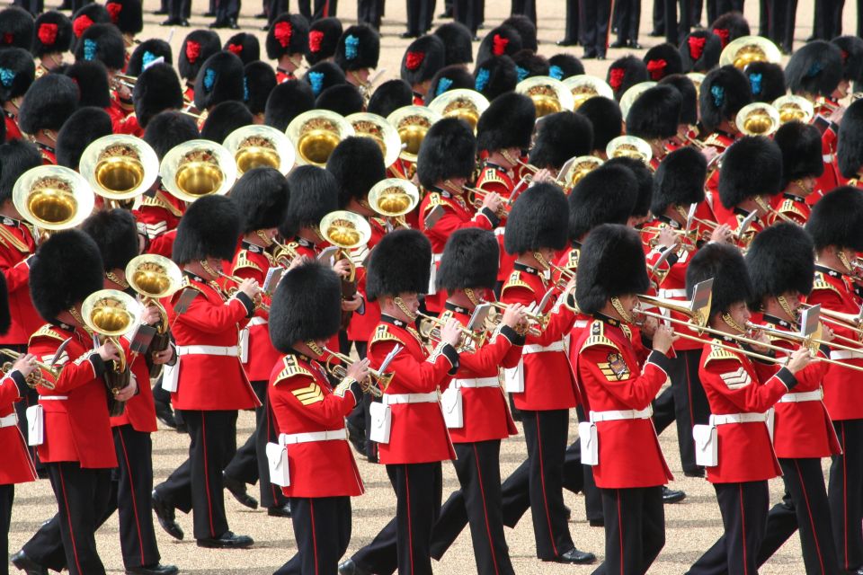 London: Buckingham Palace Changing of the Guard Guided Tour - Tour Experience