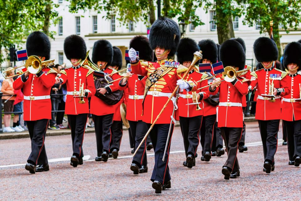 London: Changing of the Guard & Buckingham Palace Ticket - Experience