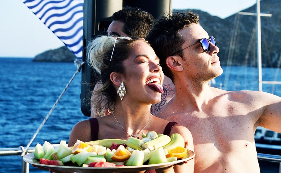 Mykonos: Sunset Boat Party With Open Bar & Live DJ - Activity Highlights