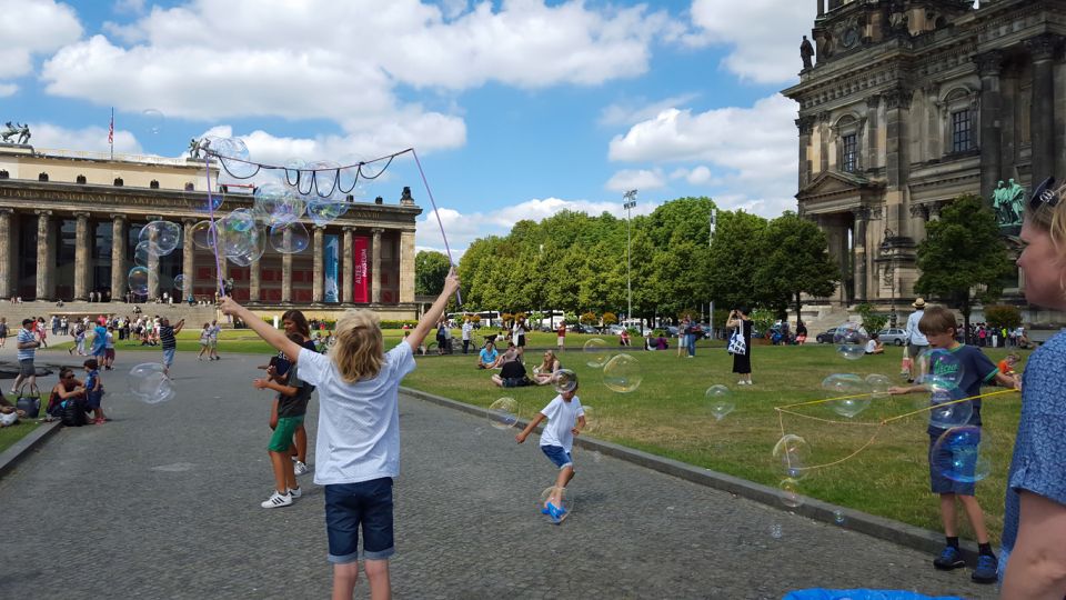 Nantes Family Quest - Historic Treasures and Marvels