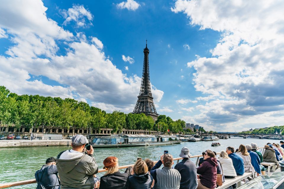 Paris: 1-Hour River Seine Cruise With Audio Commentary - Cruise Overview and Accessibility