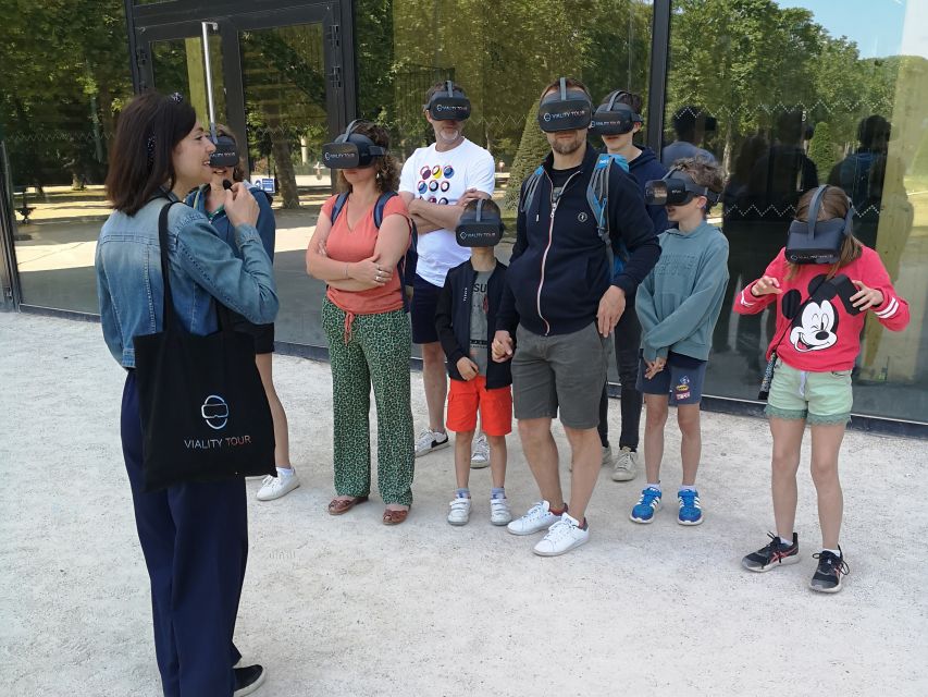 Paris : Immersive Eiffel Tower Tour With Virtual Reality - Step Into the Past With VR