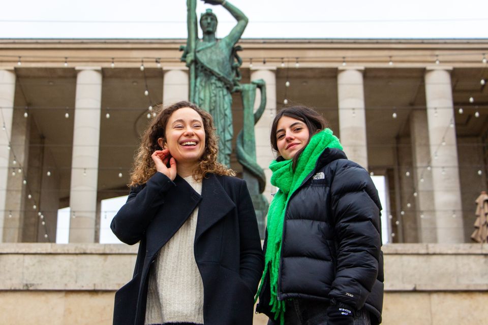 Paris: Professional Photoshoot Outside the Palais De Tokyo - Duration and Languages