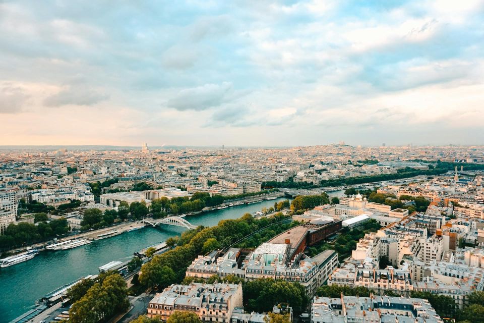 Paris : The Audio-guided Tour - Uncovering Parisian History and Gems