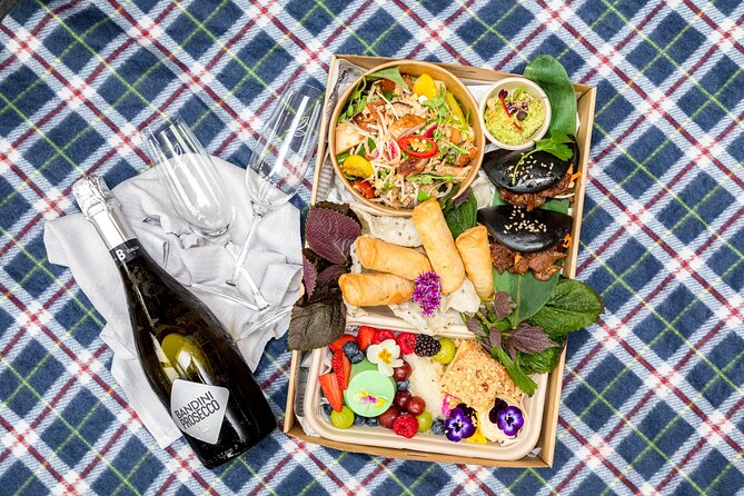 Picnic in the Royal Botanic Gardens for 2 - Romantic Picnic Logistics Explained