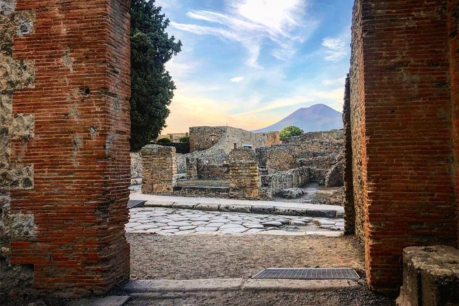 Pompeii Tour of 2 Hours and 30 Minutes With Archaeological Guide - Booking Information