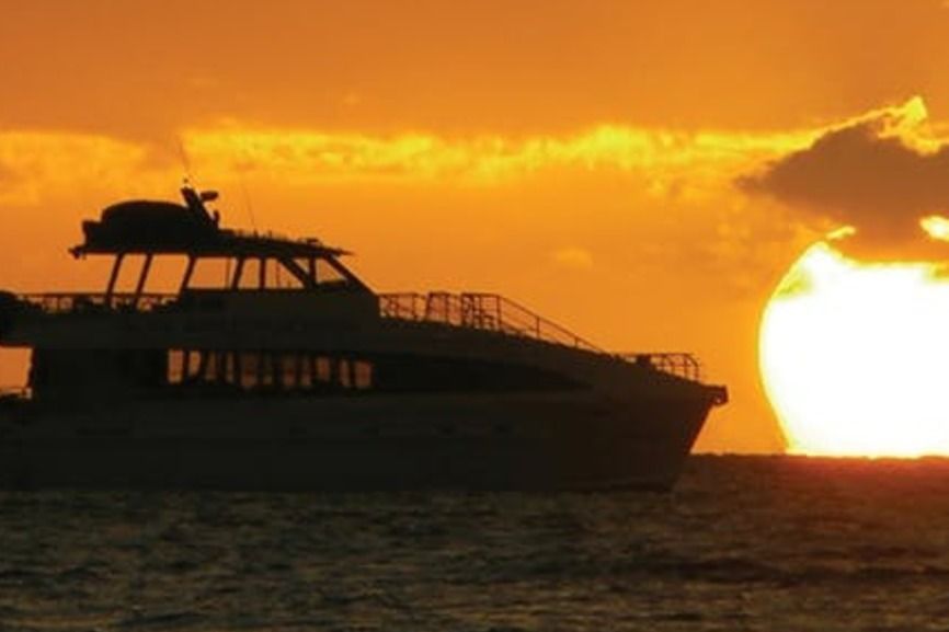 South Maui: Sunset Cruise With 4-Course Dinner and Drinks - Dining Experience Details