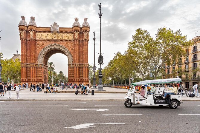 Tour of Historic Barcelona in Private Eco Tuk Tuk - Private Guided Experience