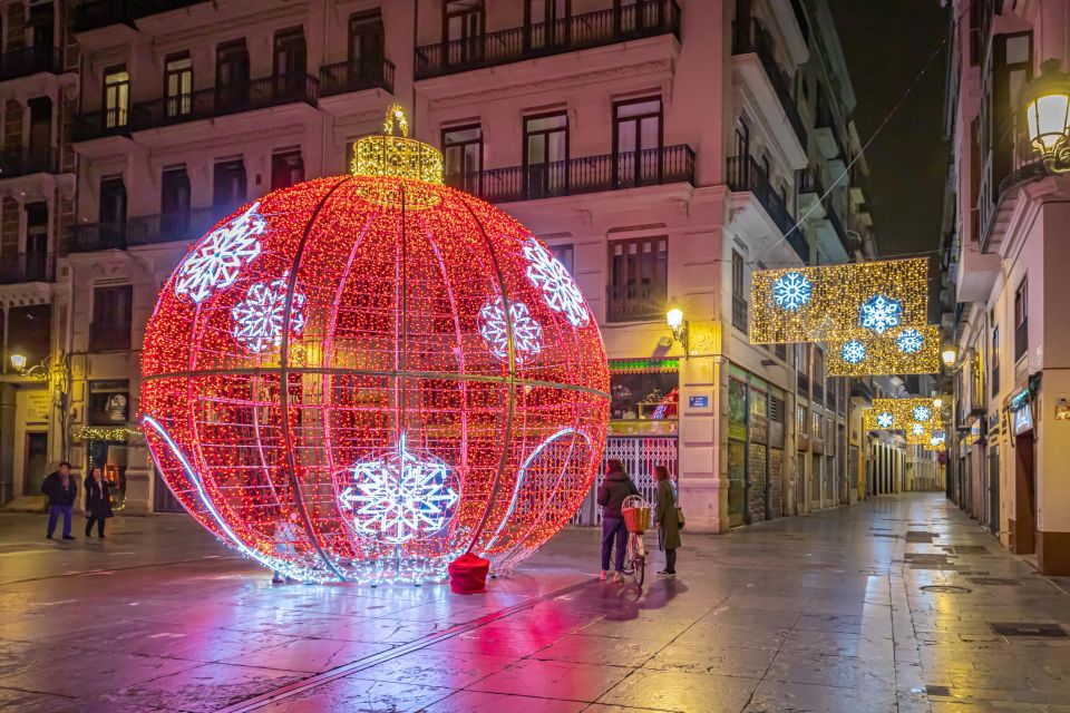 Valencia Christmas Walk: Festive Spirits & Historic Sights - Command: