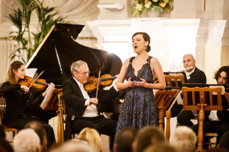 Vienna: Strauss & Mozart Christmas Gala at Kursalon - Experience Highlights