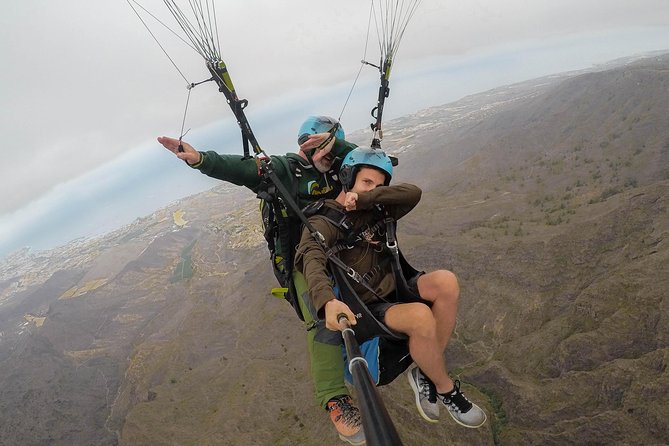 Acrobatic Paragliding Tandem Flight in Tenerife South - Price and Reviews