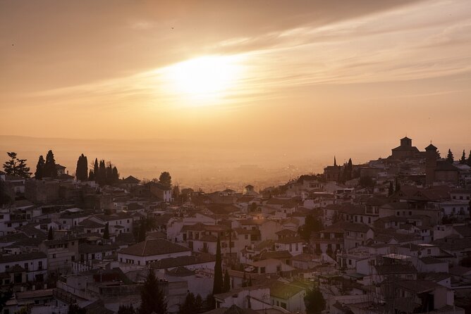 Alhambra With Nazaries Palaces Private Tour - Guide Experiences and Expertise