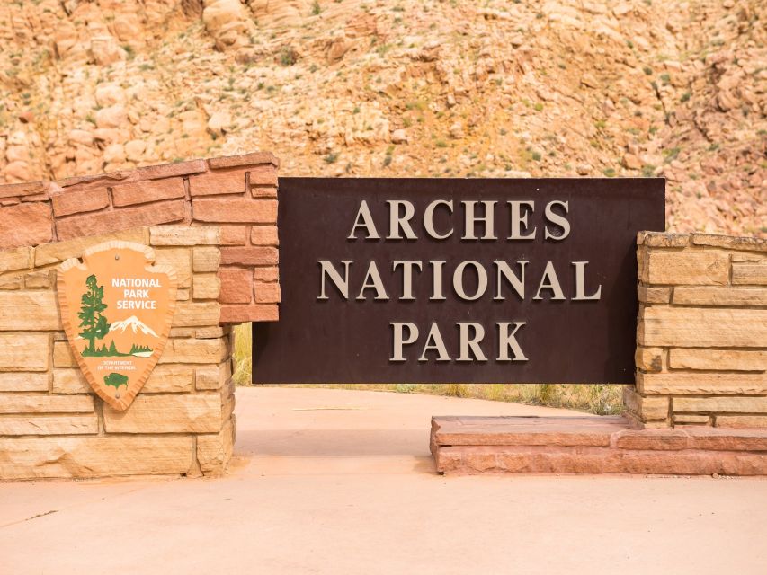 Arches National Park: Driving Tour With Audio Guide - Tour Highlights