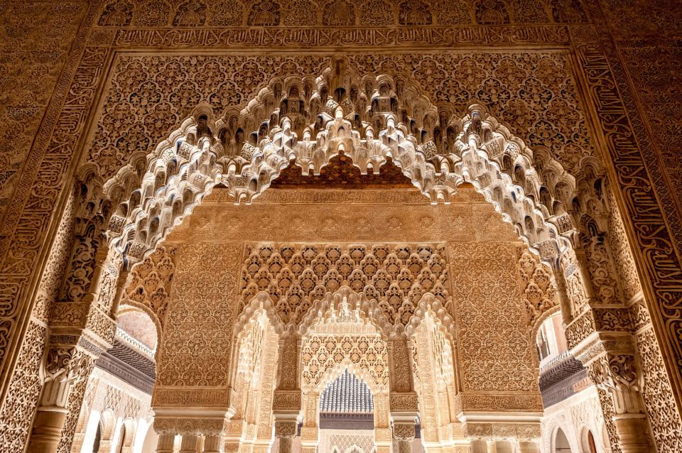 Fast-Track Alhambra & Nasrid Palaces Guided Tour - Full Description