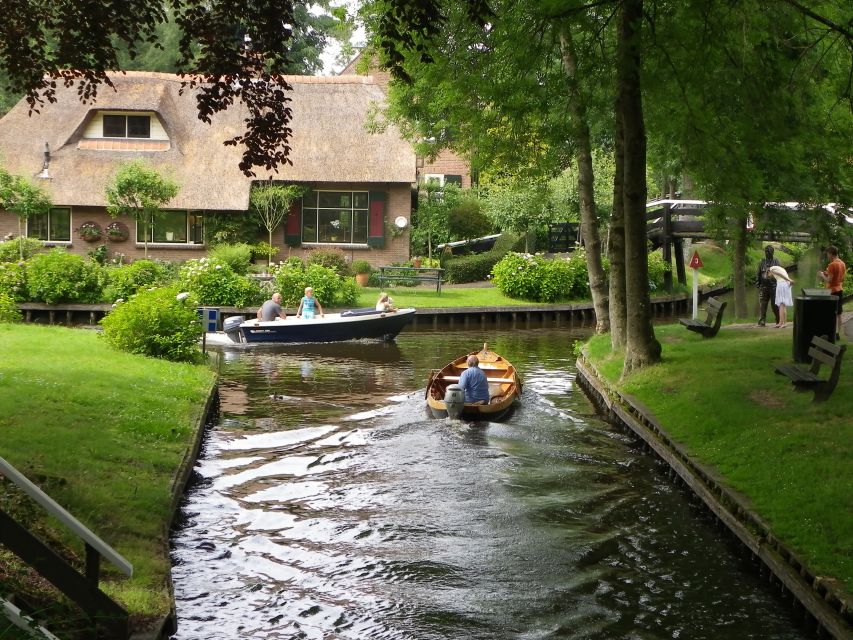 From Amsterdam: Private Day Trip to Giethoorn and Lelystad - Giethoorn Discovery