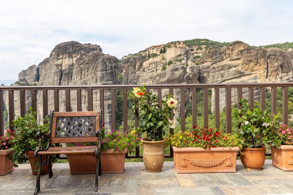 From Thessaloniki: Byzantine Walks Meteora Monasteries - Lunch Break