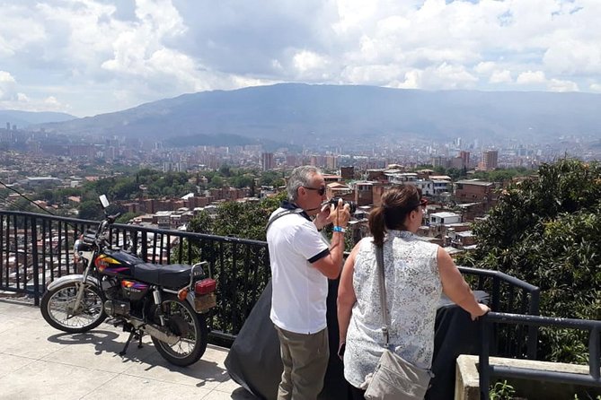 Full Day Private Medellin City Tour and Fernando Boteros Plaza - Exploring Pueblito Paisa