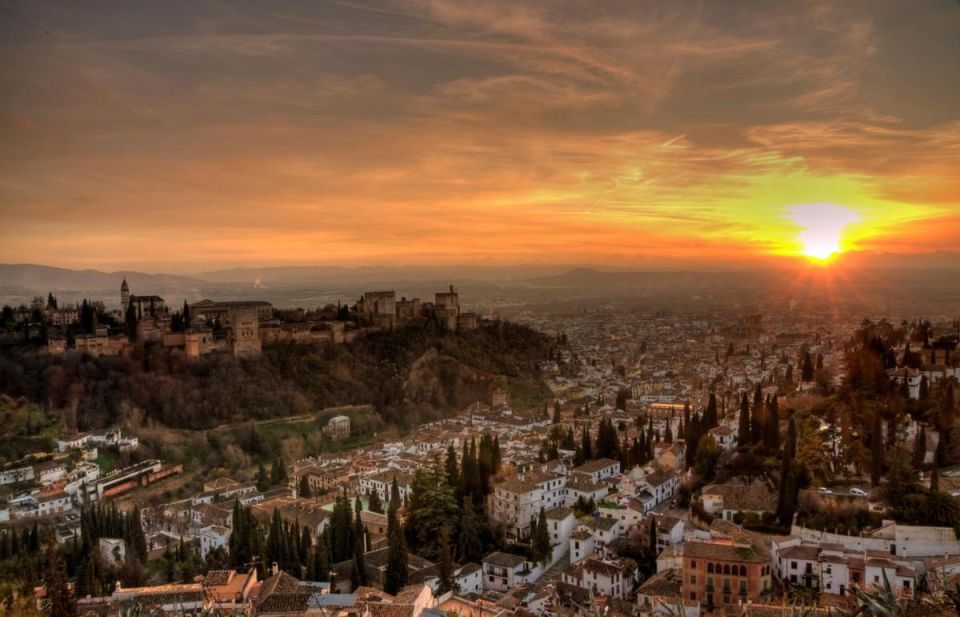 Granada: Alhambra, Generalife & Albaicin Private Tour - Important Information