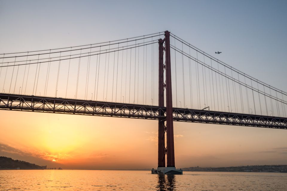 Lisbon: Private Sunset Cruise on the Tagus River With Drink - Historical Sites and Statue Viewing